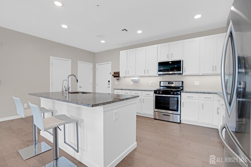 131 Lorhan Drive - Photo 3