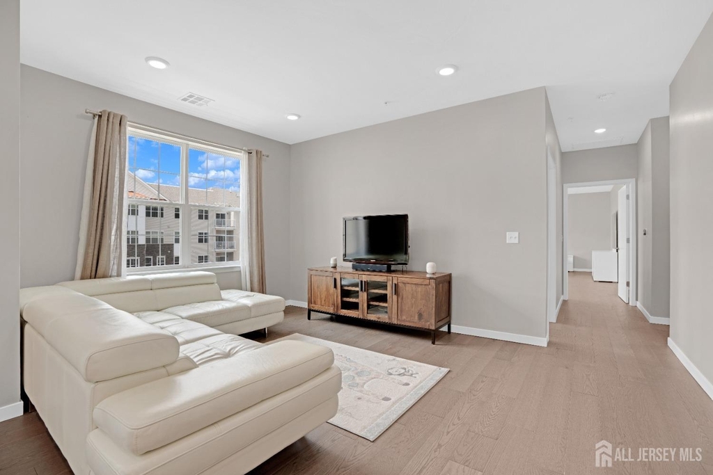 131 Lorhan Drive - Photo 7