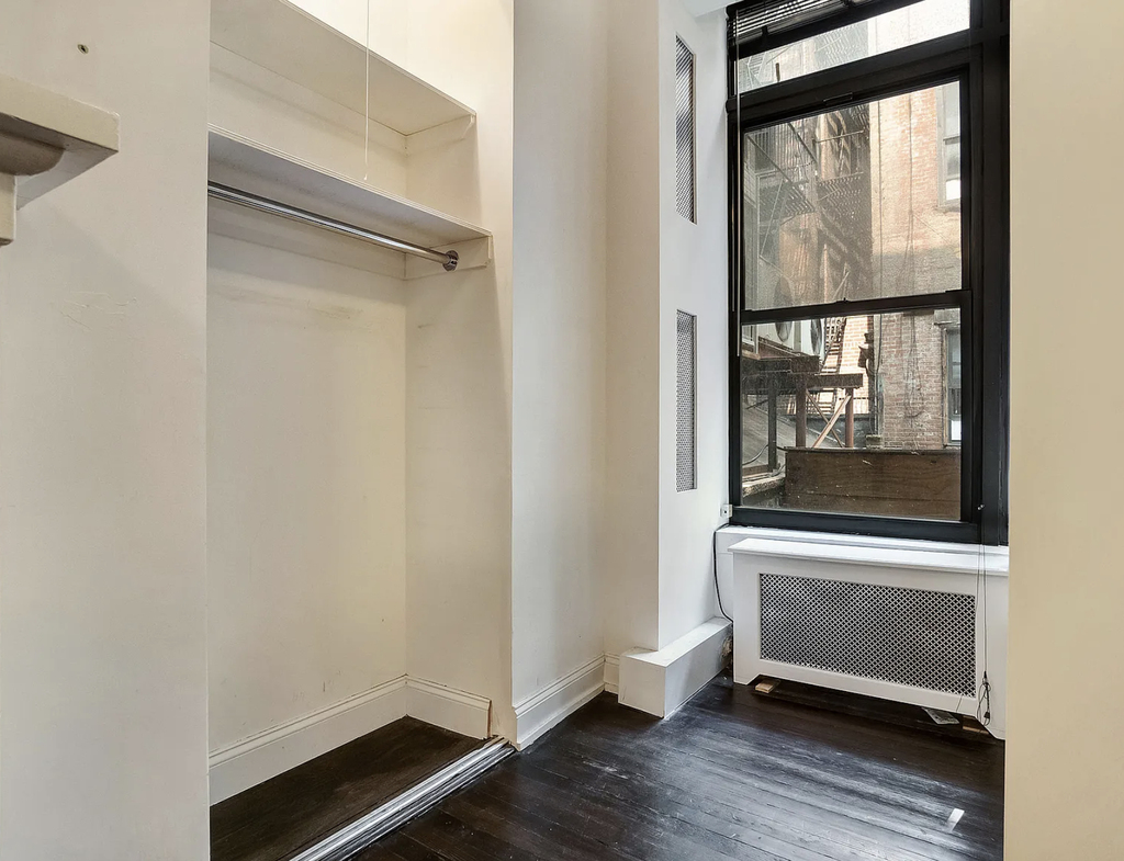 West 9th Street - Photo 3