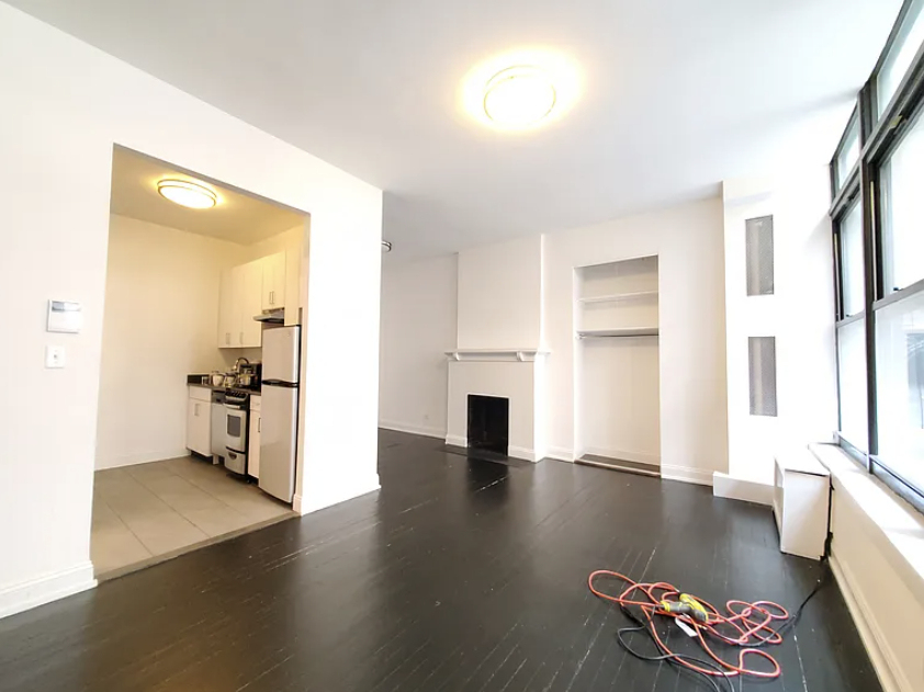 West 9th Street - Photo 8