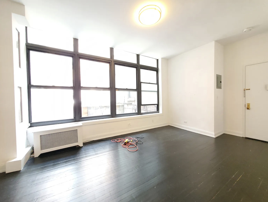 West 9th Street - Photo 9