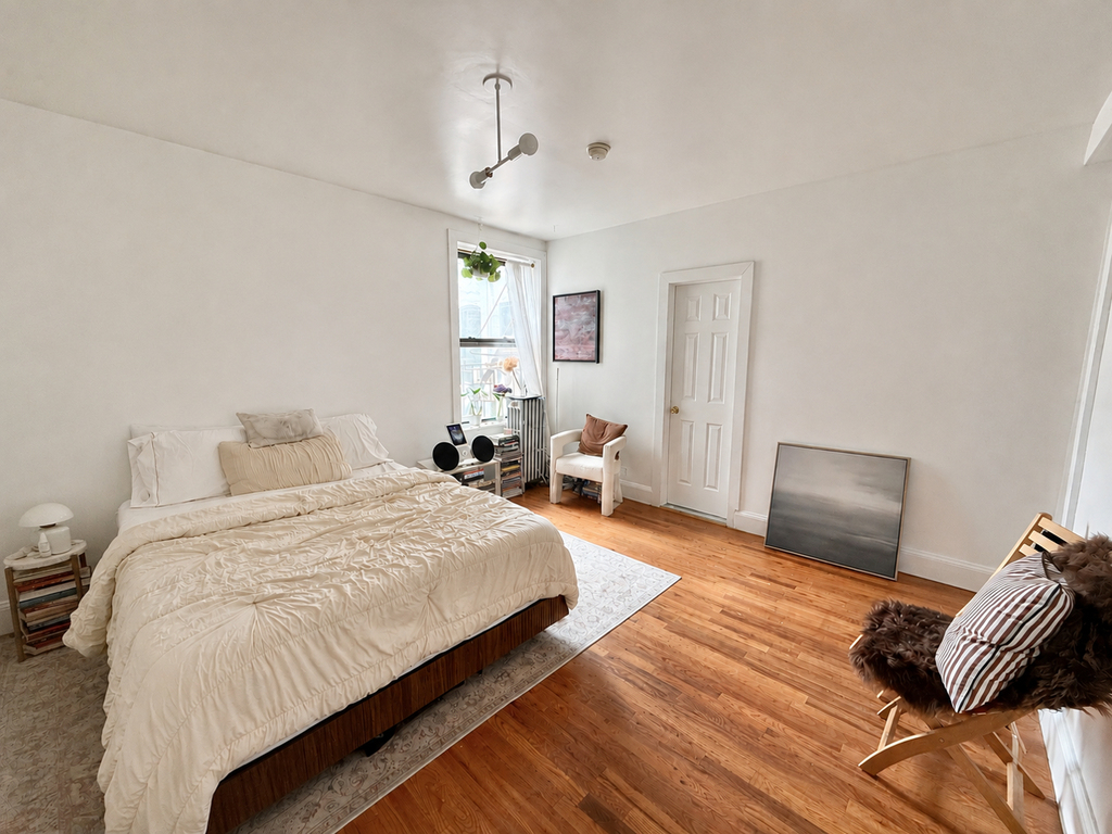 668 Hancock Street - Photo 2