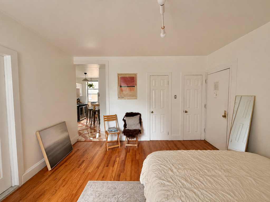 668 Hancock Street - Photo 3