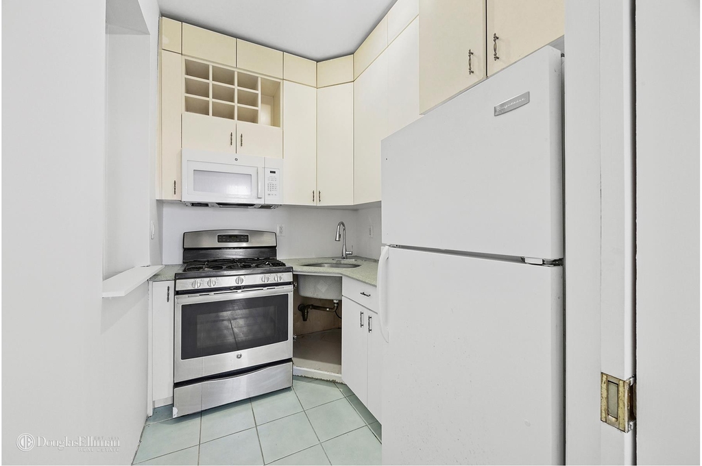 333 Lenox Ave - Photo 3