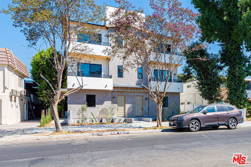 10845 N Morrison Street - Photo 0