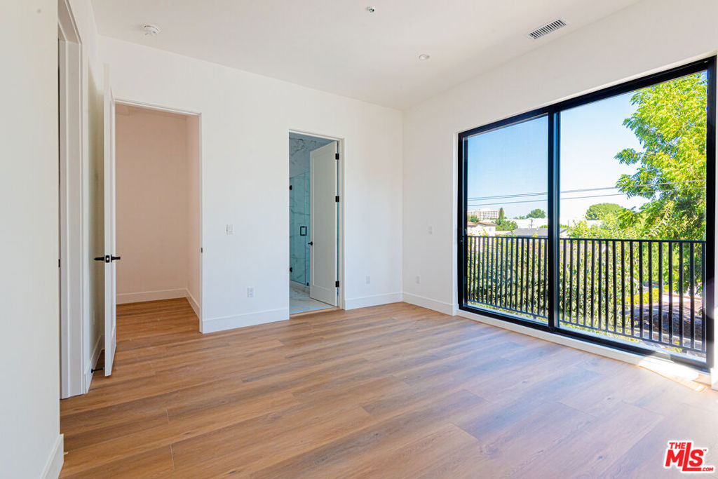 10845 N Morrison Street - Photo 2
