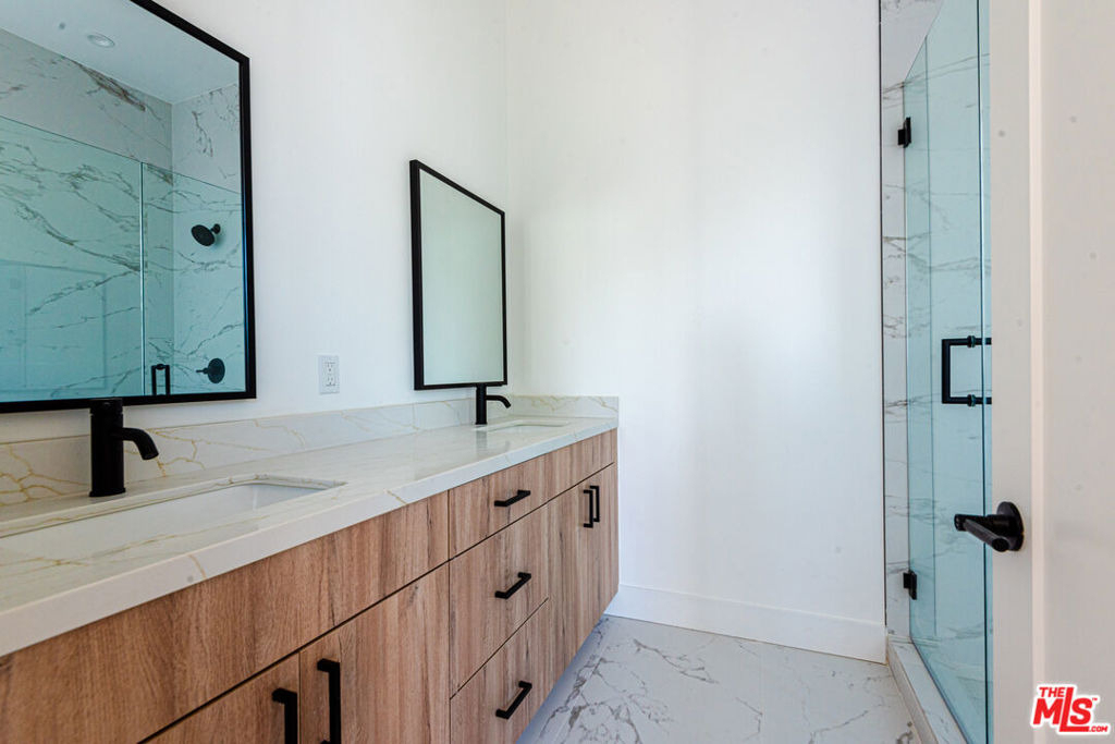 10845 N Morrison Street - Photo 4