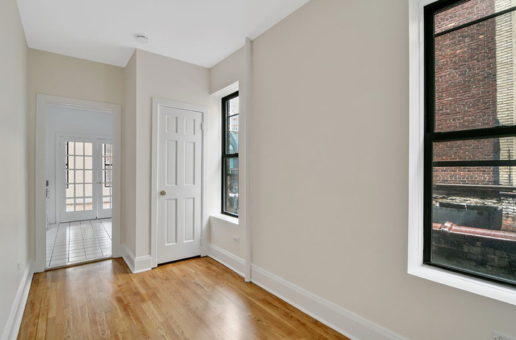  Greenwich Ave - Photo 4