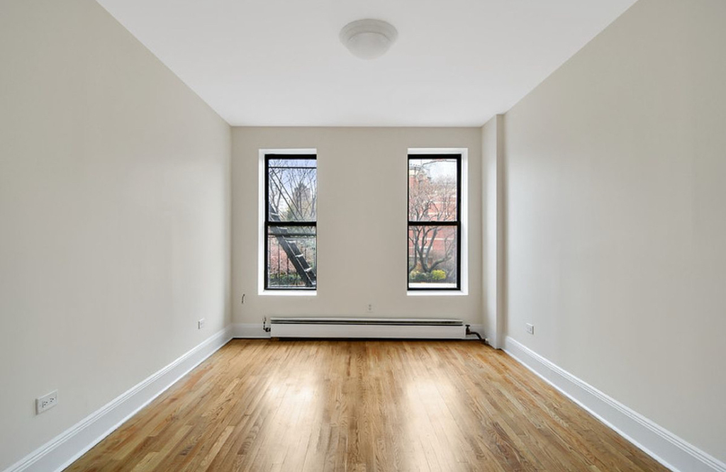 Greenwich Ave - Photo 1