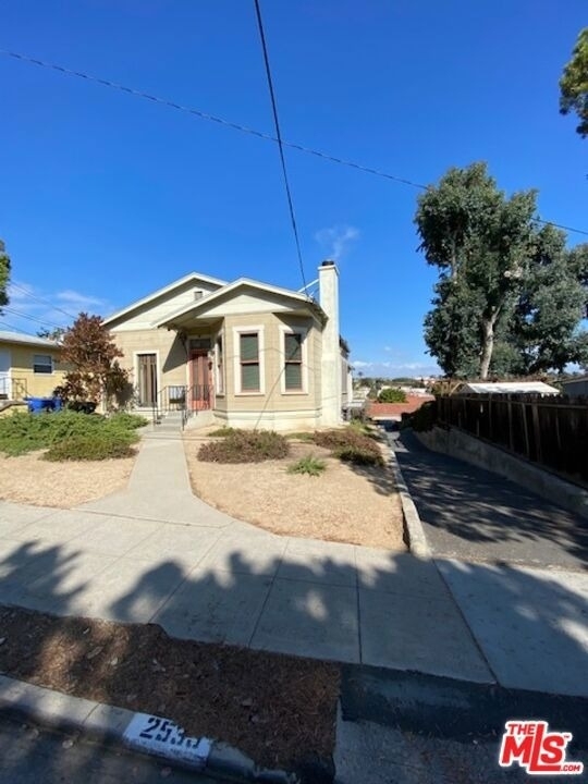 2539 7th Street - Photo 0