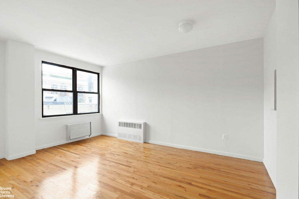 279 W 117th Street - Photo 0