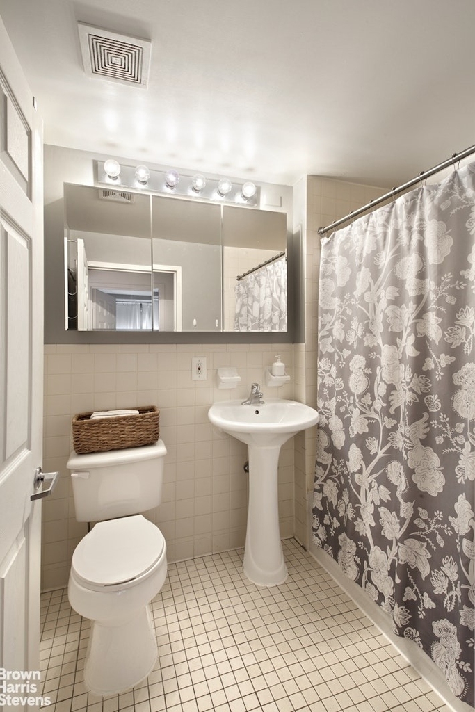 279 W 117th Street - Photo 2