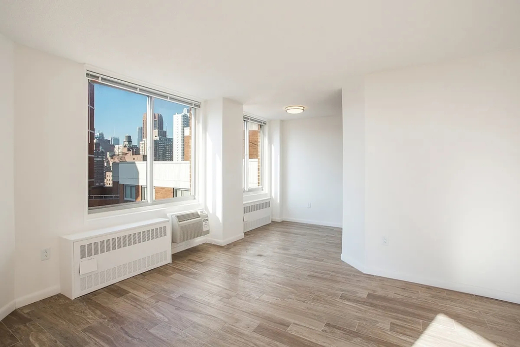 2nd Avenue - Photo 2
