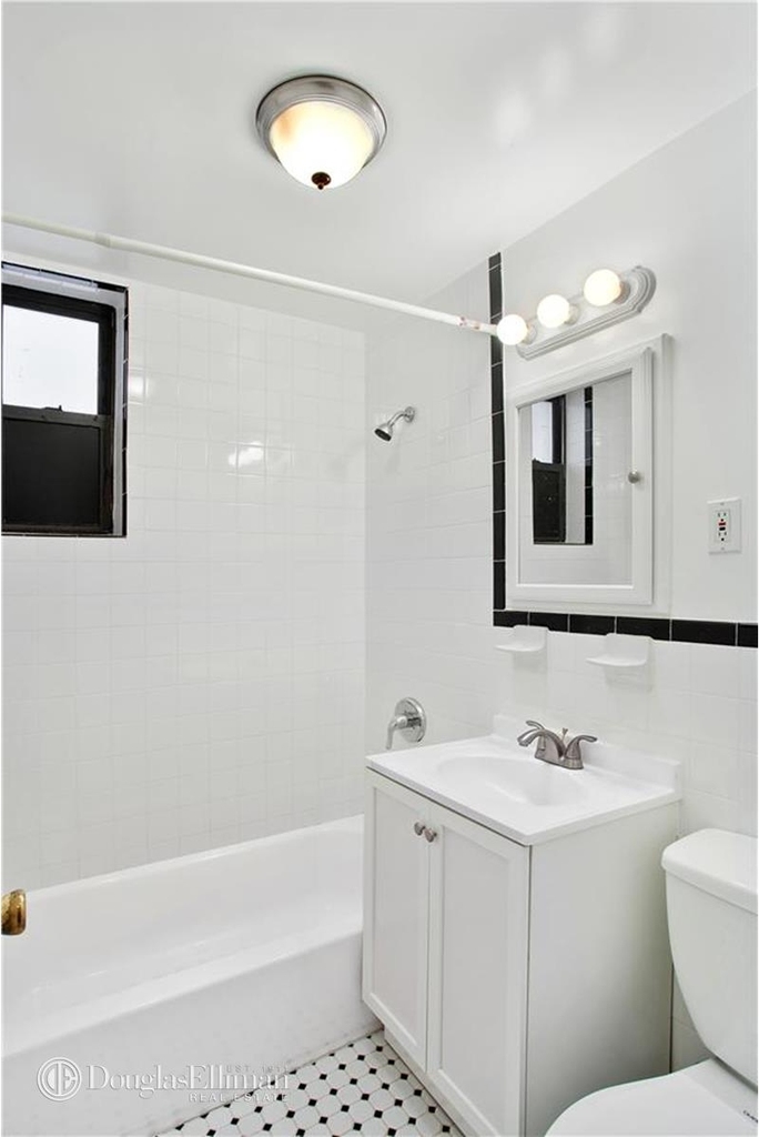 152 E 35th St - Photo 2