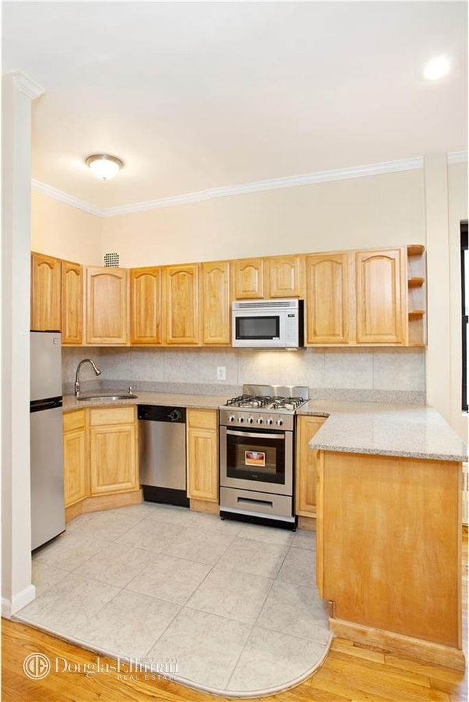 152 E 35th St - Photo 0