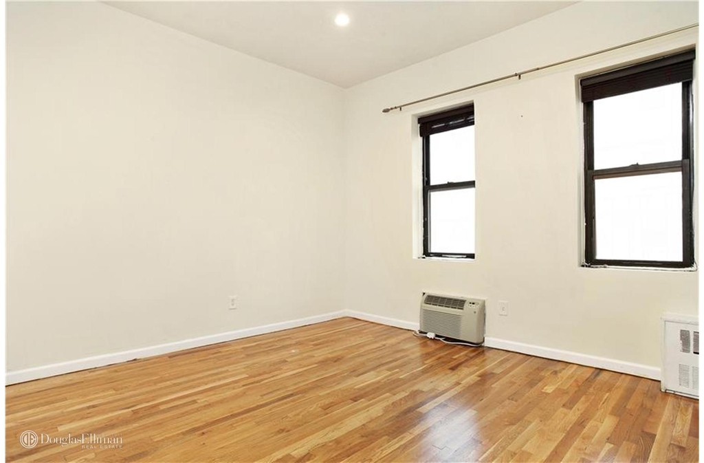 152 E 35th St - Photo 1