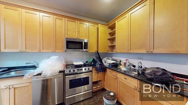West Broadway - Photo 2