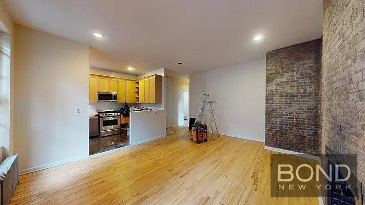 West Broadway - Photo 1