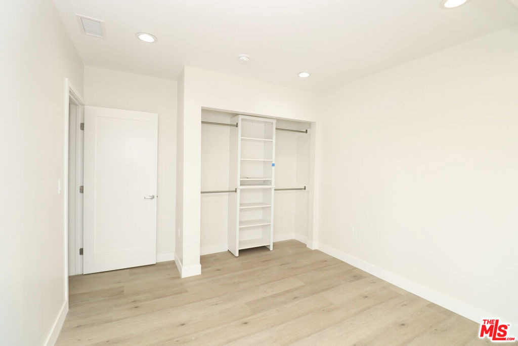 2739 S Budlong Avenue - Photo 20