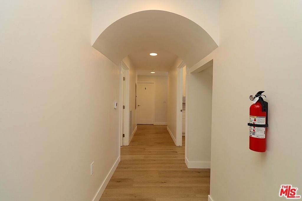 2739 S Budlong Avenue - Photo 14