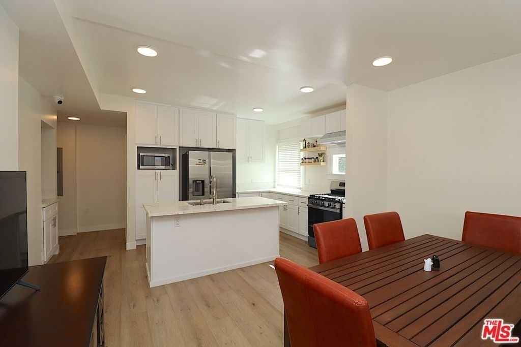 2739 S Budlong Avenue - Photo 5