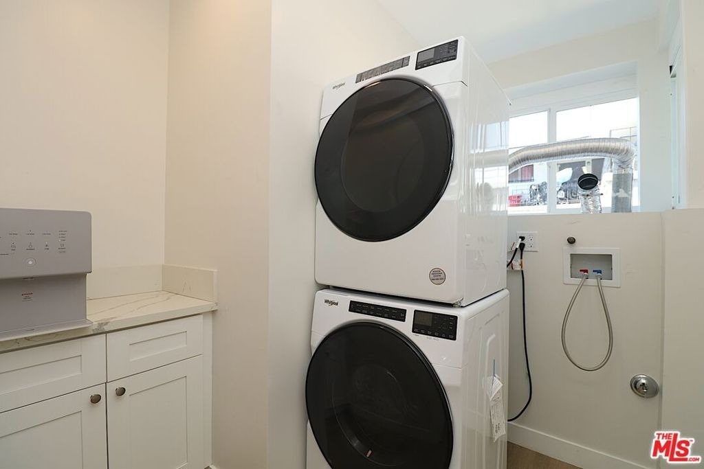 2739 S Budlong Avenue - Photo 13
