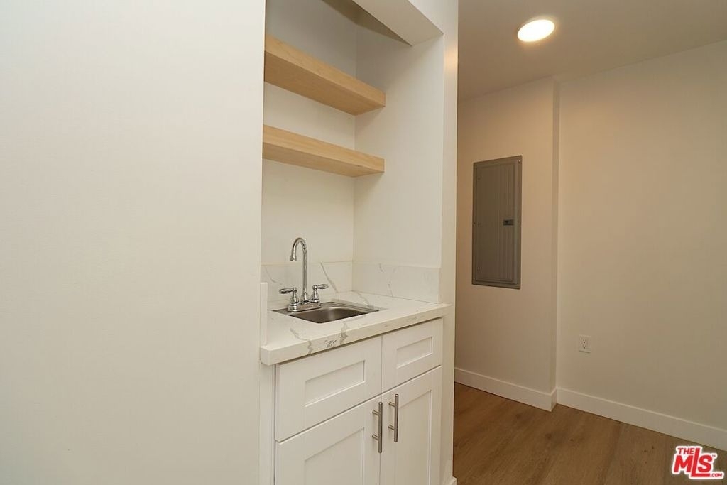2739 S Budlong Avenue - Photo 12