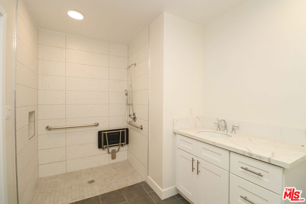2739 S Budlong Avenue - Photo 27