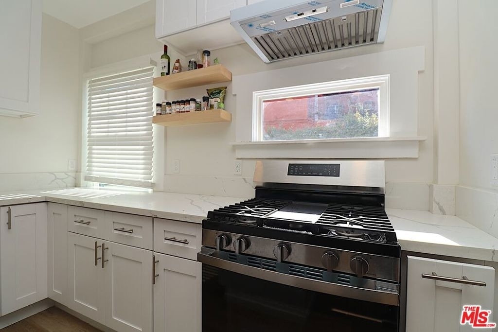 2739 S Budlong Avenue - Photo 10