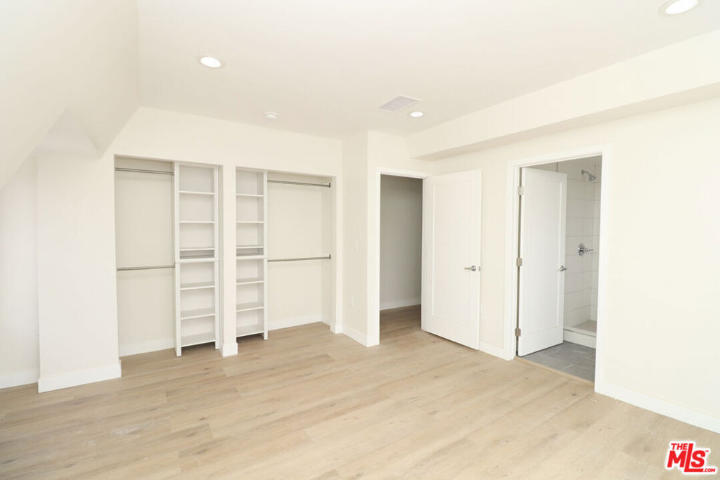 2739 S Budlong Avenue - Photo 18