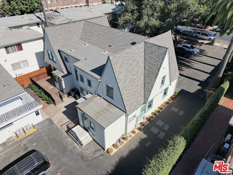 2739 S Budlong Avenue - Photo 32