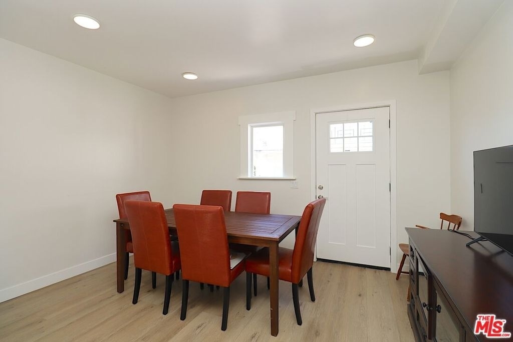 2739 S Budlong Avenue - Photo 3