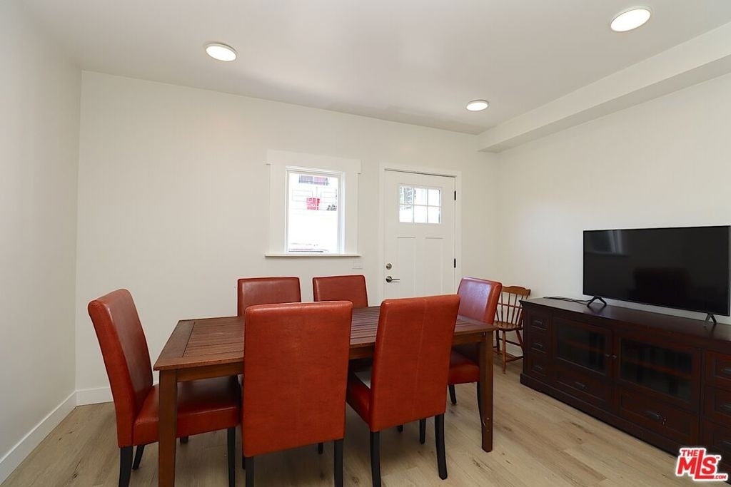 2739 S Budlong Avenue - Photo 4
