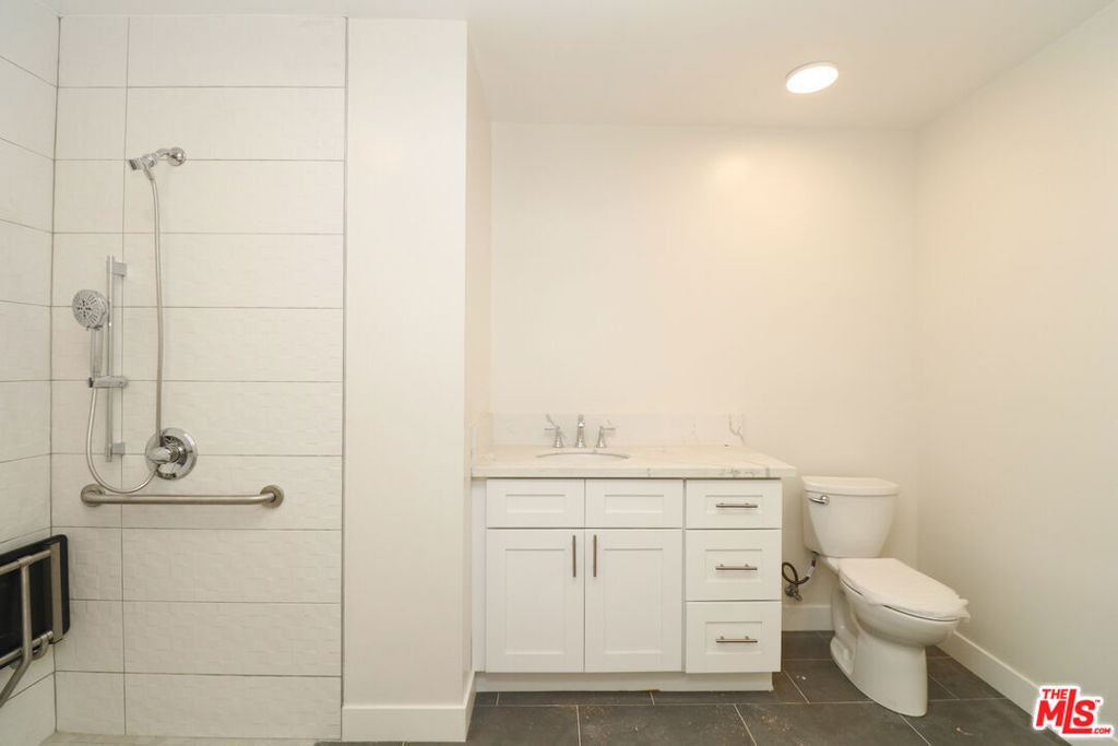 2739 S Budlong Avenue - Photo 25