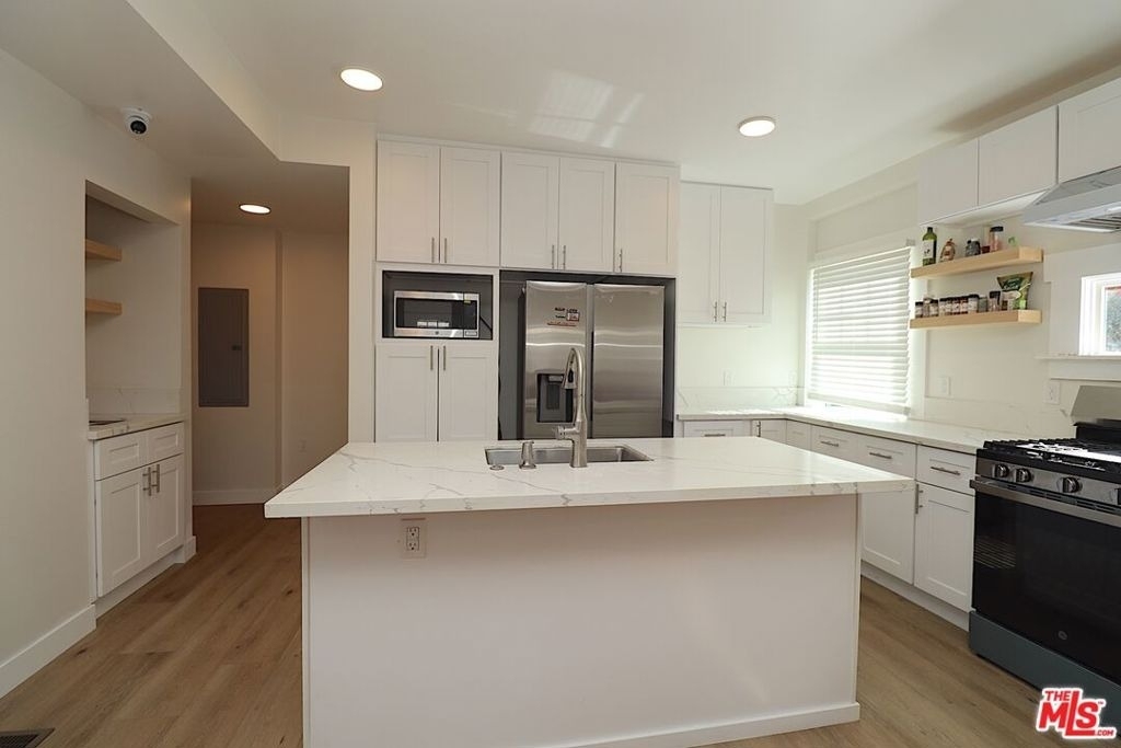 2739 S Budlong Avenue - Photo 11