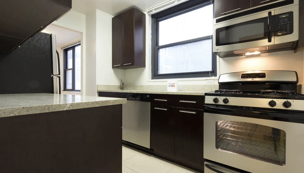 East 40th Street - Photo 0
