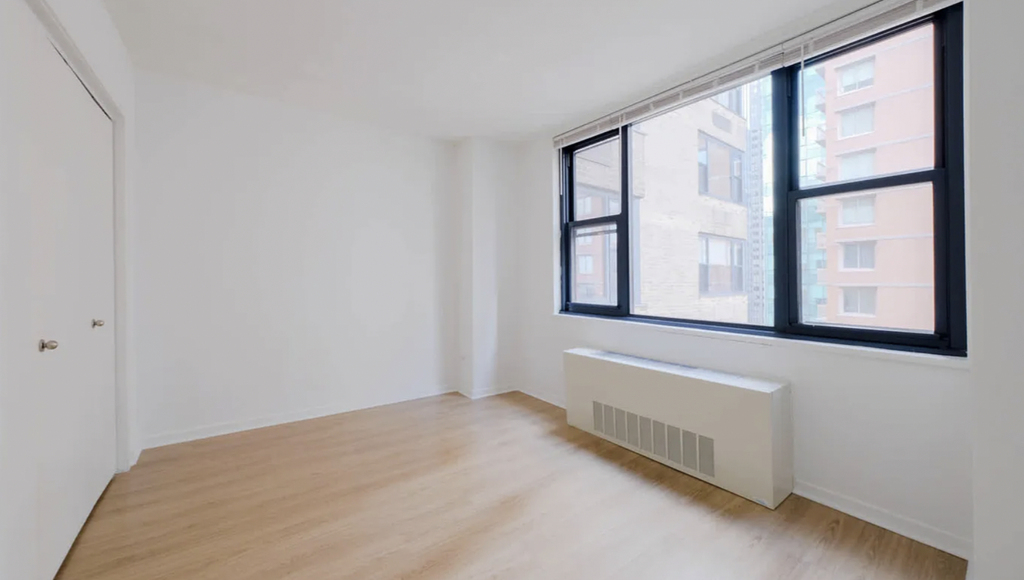 East 40th Street - Photo 1