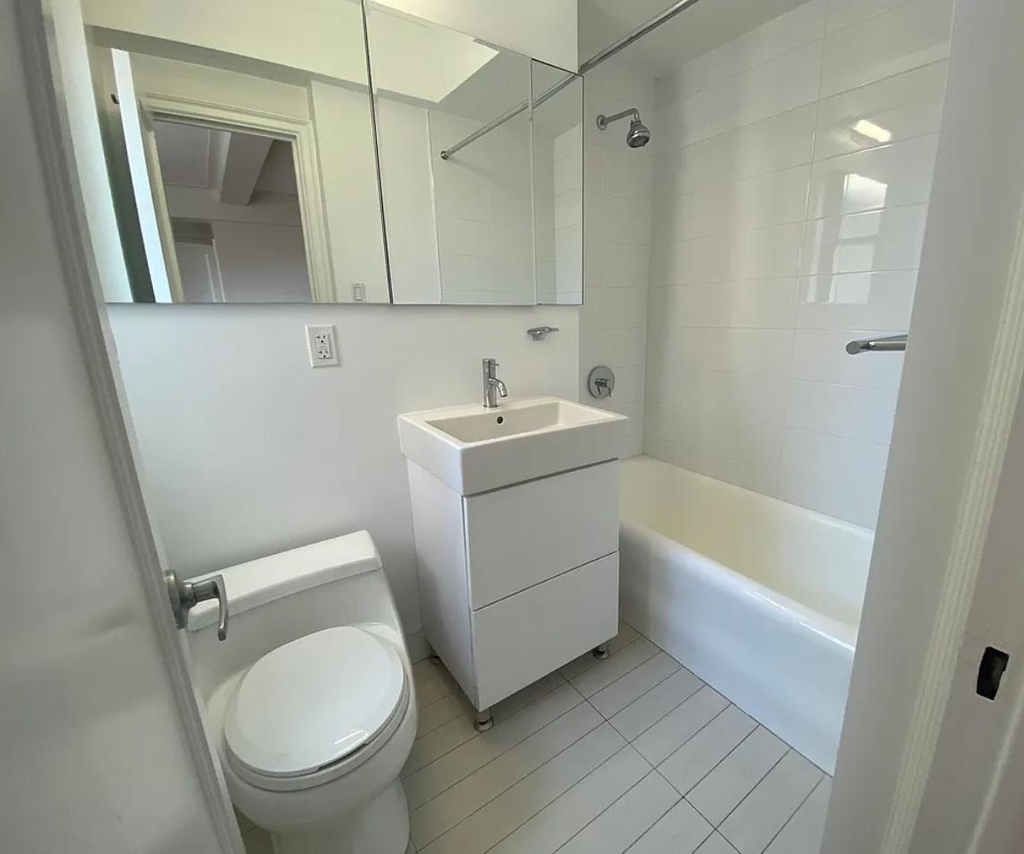 East 58th Street - Photo 3