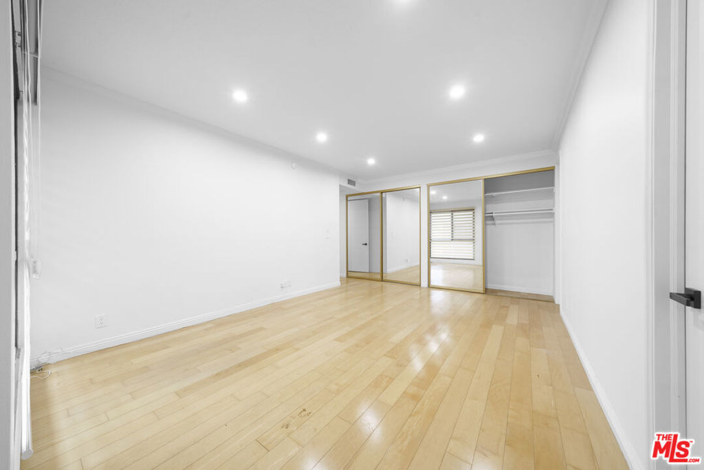 4477 Wilshire Boulevard - Photo 2