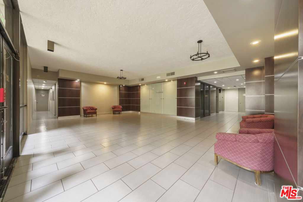 4477 Wilshire Boulevard - Photo 22