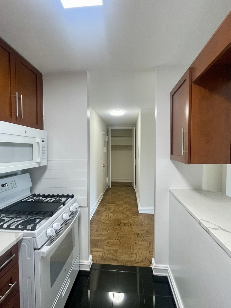 E71st Street / 1st Ave - Photo 5