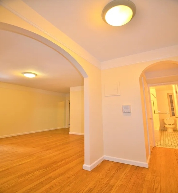 Jane Street - Photo 1