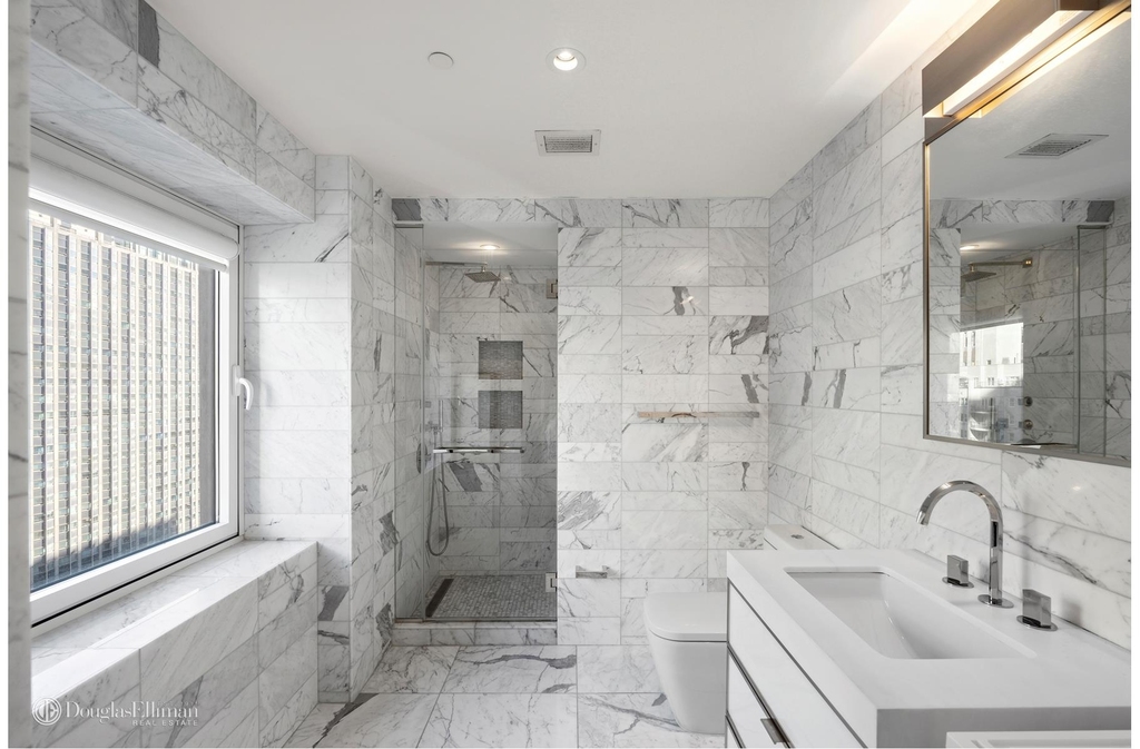 135 W 52nd St - Photo 11