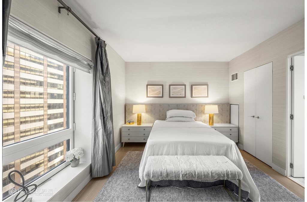 135 W 52nd St - Photo 8