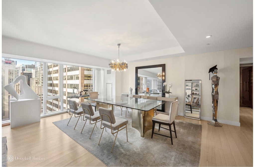 135 W 52nd St - Photo 4