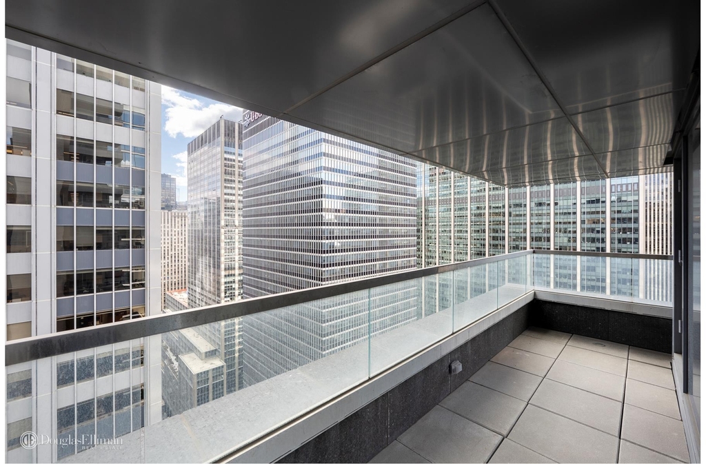 135 W 52nd St - Photo 13