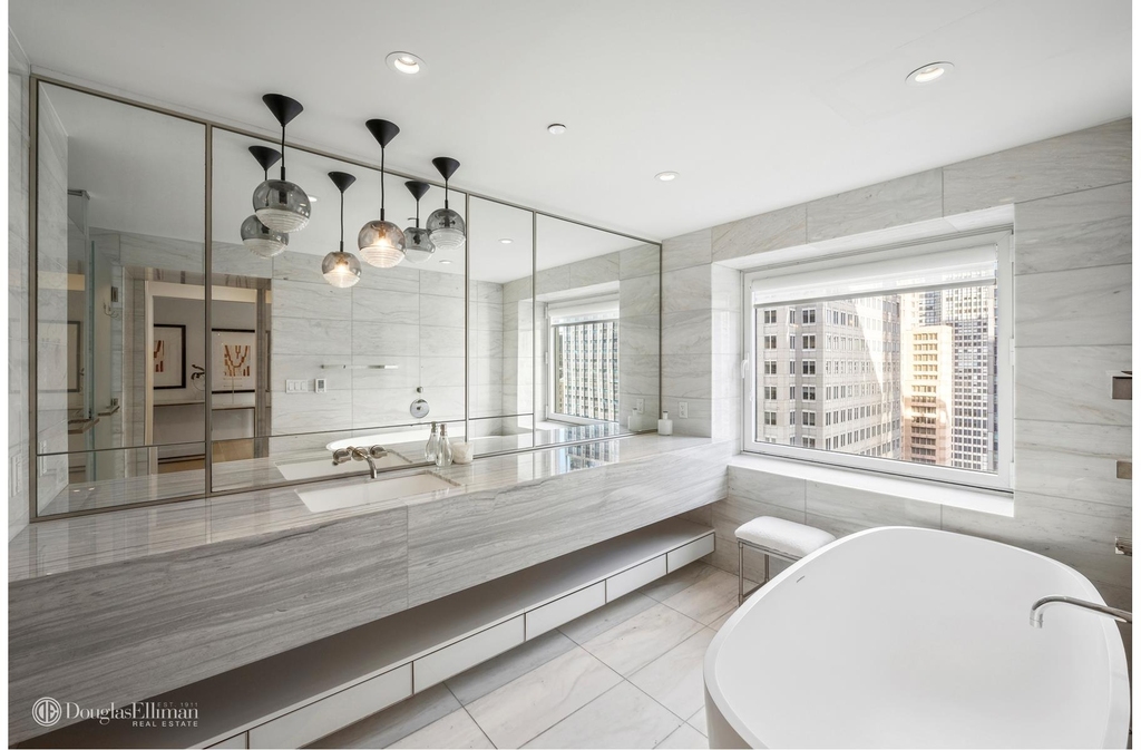 135 W 52nd St - Photo 12