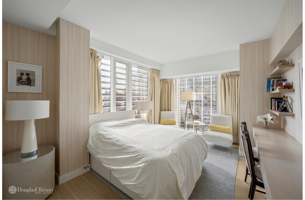 135 W 52nd St - Photo 9