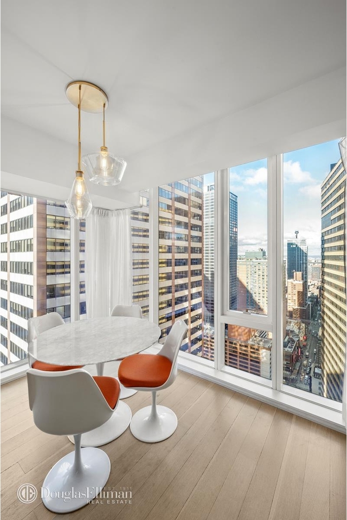 135 W 52nd St - Photo 6