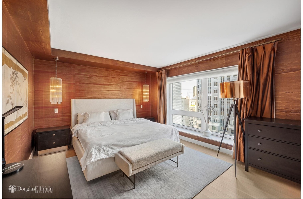 135 W 52nd St - Photo 7